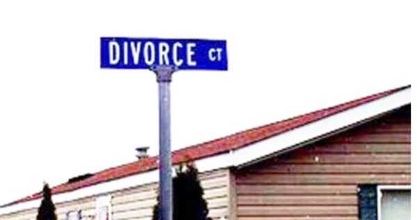Funny Street sign says Divorce Court